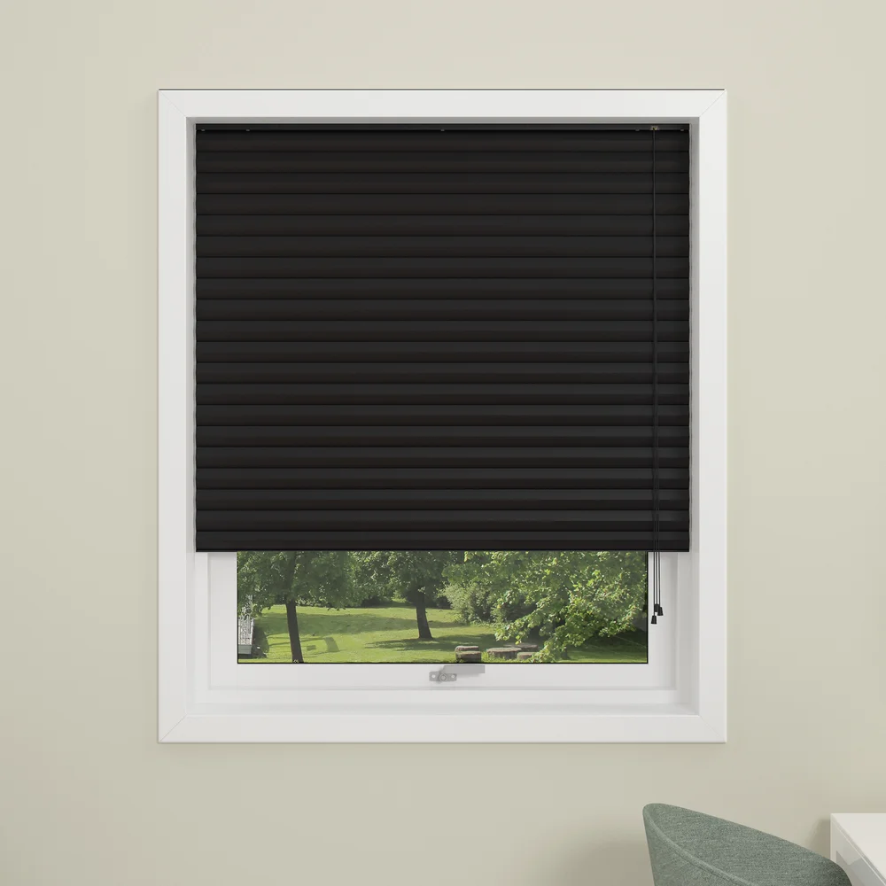 DEBEL PLISSÉGARDIN DUBAI LYSTETT SORT 60X130 v:2733128 DEBEL PLISSÉGARDIN DUBAI LYSTETT SORT 60X130 v:2733128
