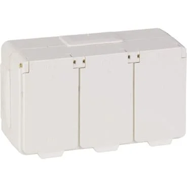 Schneider Electric Veggjordsuttak, Aqua-Stark, 3-veier, jordet, 16A, IP44, skrueanslutning, polarhvit. v:1952798