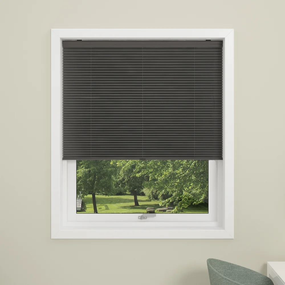 DEBEL PLISSÉ TOUCH LYSDEMPENDE 90X160, GRÅ v:9916907 DEBEL PLISSÉ TOUCH LYSDEMPENDE 90X160, GRÅ v:9916907