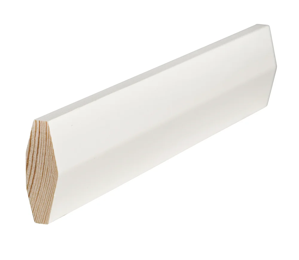 Taklist skrå 14×40 mm hvitmalt furu NCS S0502Y v:5220276 Taklist skrå 14×40 mm hvitmalt furu NCS S0502Y v:5220276