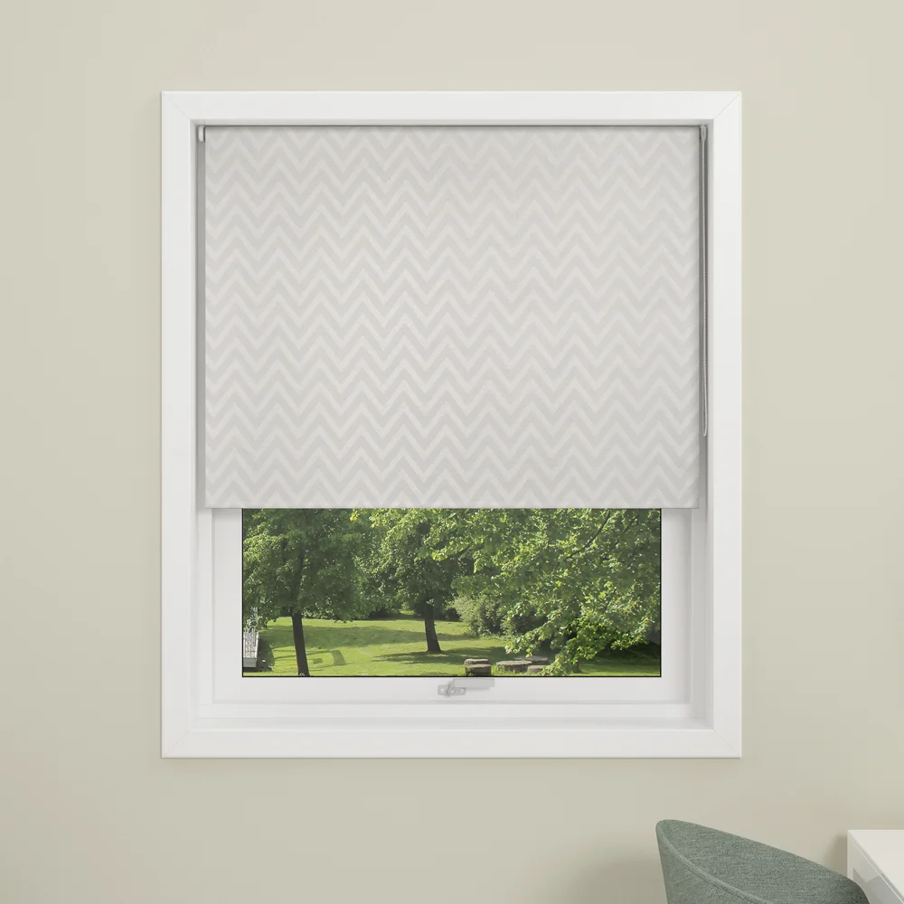 DEBEL RULLEGARDIN ZIG ZAG LYSTETT HVIT 100X175 v:9661152