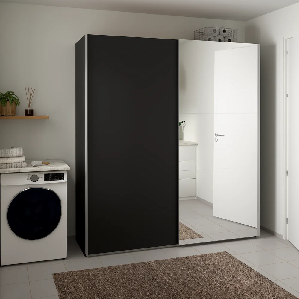 LIND NEST SKYVEDØRSGARDEROBE 200X220X67CM SORT MED SPEIL v:3389018 LIND NEST SKYVEDØRSGARDEROBE 200X220X67CM SORT MED SPEIL v:3389018